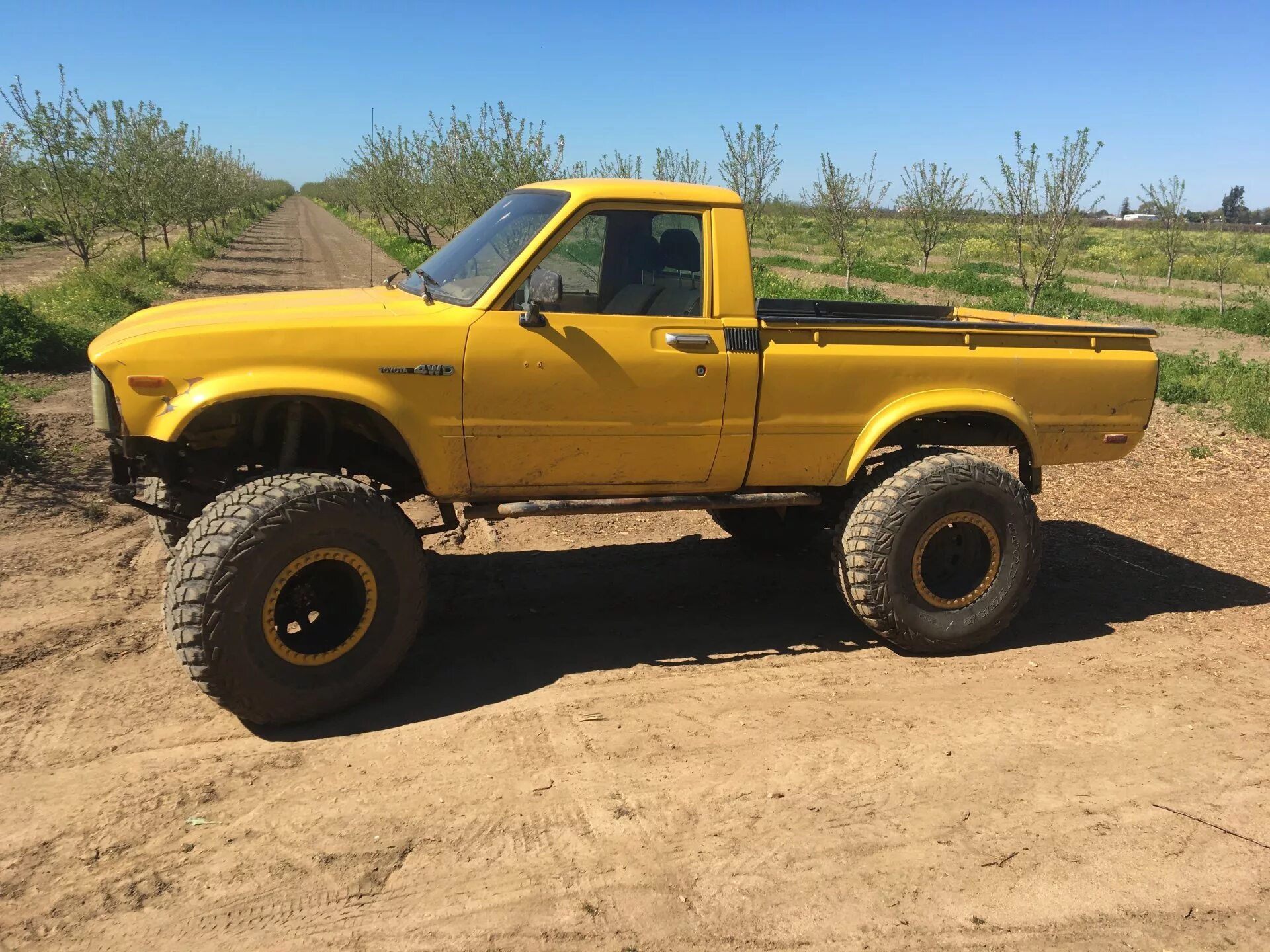 Пикап полный привод. ИЖ 2715 джип. 1981 Toyota Pickup. ИЖ 2715 4х4. ИЖ 2715 4x4.