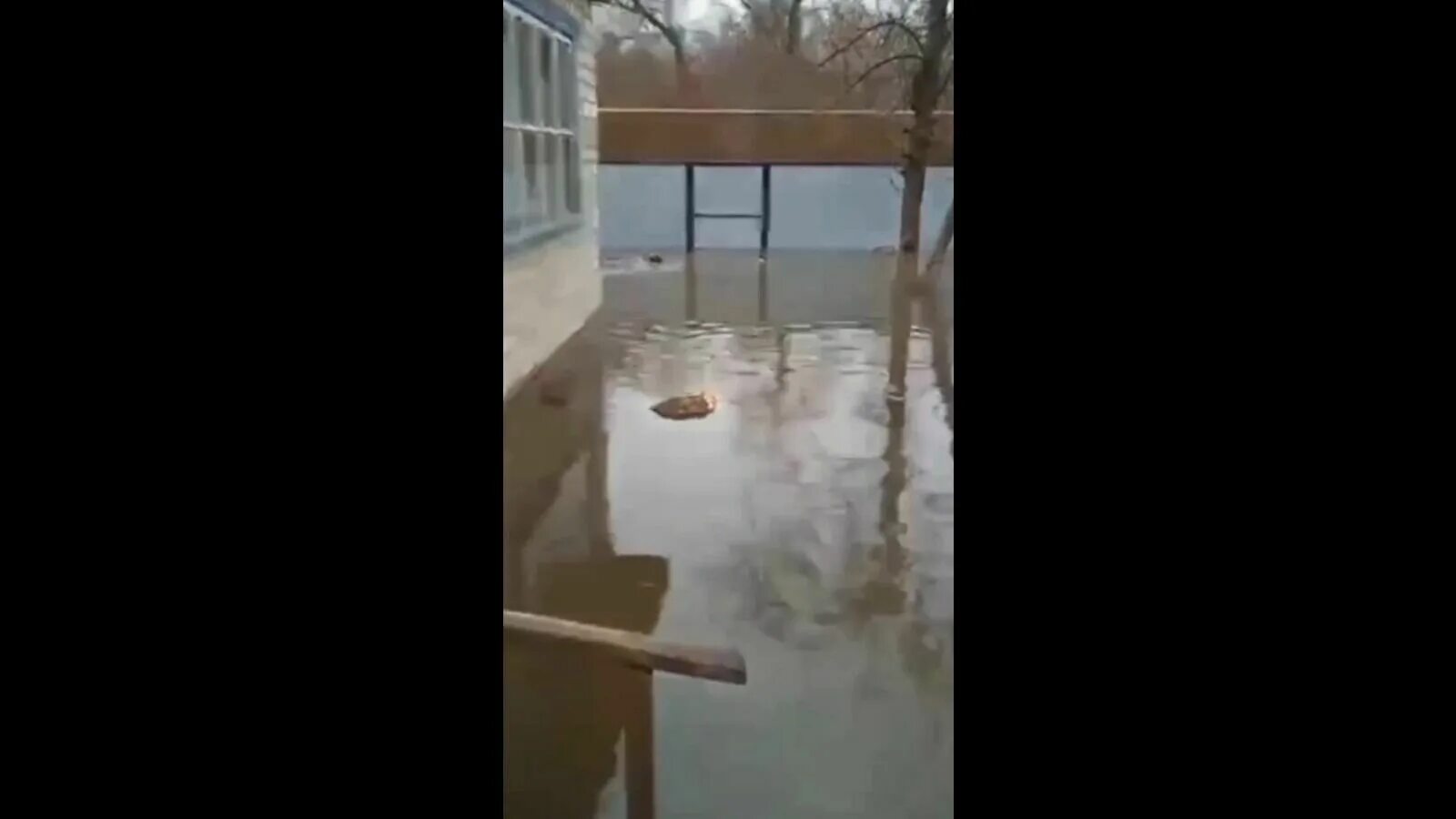 Какие районы затопило в оренбургской. Паводок Оренбург. Весенний паводок. Наводнение в Оренбурге.