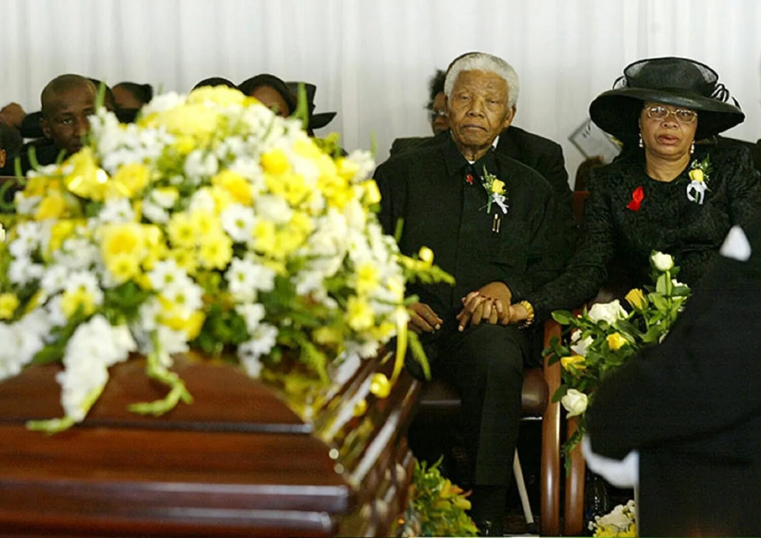 День памяти известных людей. Нельсон Мандела похороны сына. День смерти Нельсона Манделы.