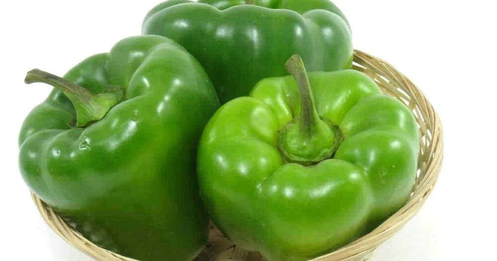 Перец зеленый сладкий. Перец зелёный болгарский. Зеленый перец на белом фоне. Перец грунтовый зеленый.