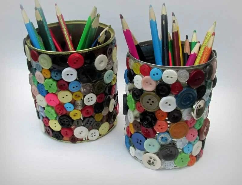 Какие предметы можно сделать. Декор стаканчика для карандашей. Украсить стаканчик для карандашей. Декор стакана для карандашей. Подставка для карандашей.