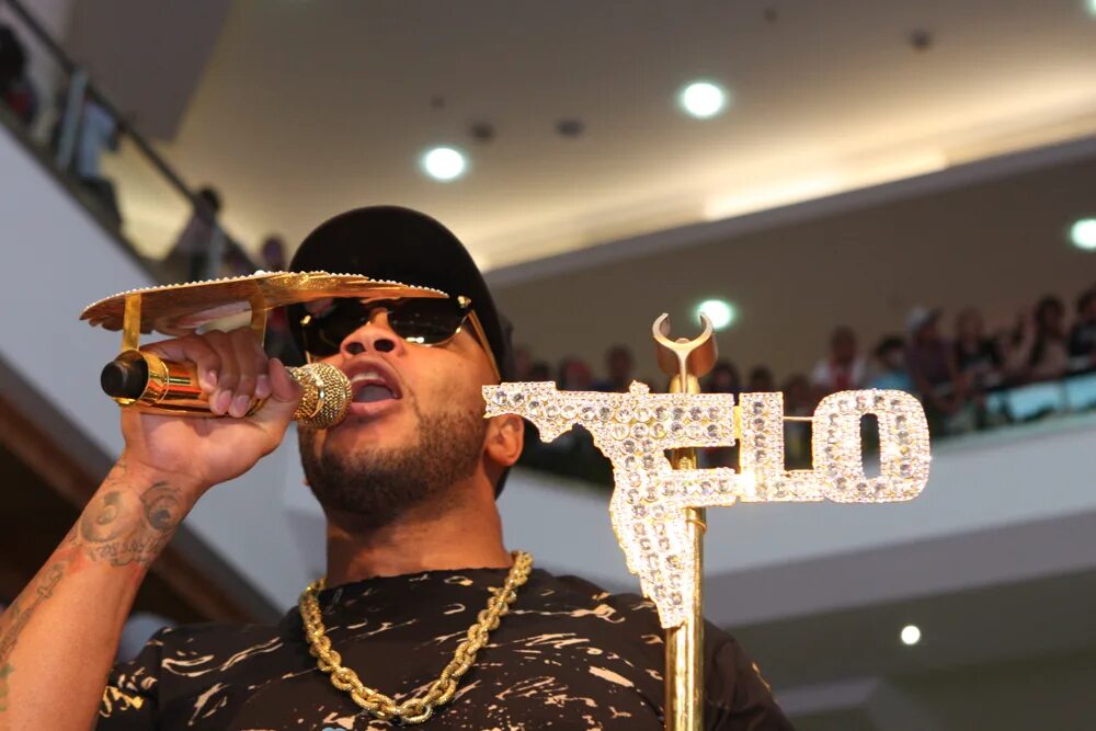 Флоу райда. Флорида рэпер. флоу райда рэпер. flo rida 2025. flo rida 2005.