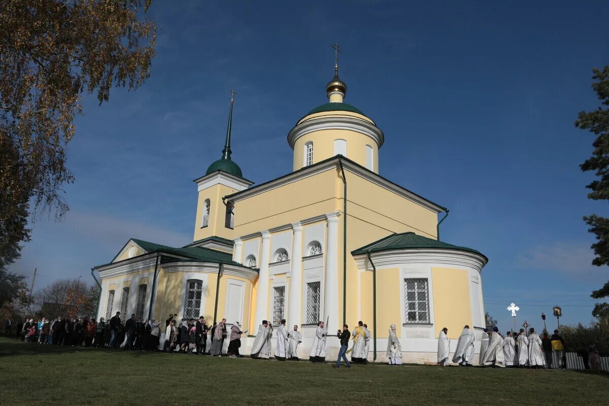 Наро фоминск пустынь. Архангельское храм Архангела Михаила. Храм Михаила Архангела село Архангельское. Церковь Святого Михаила Архангела село Архангельское.