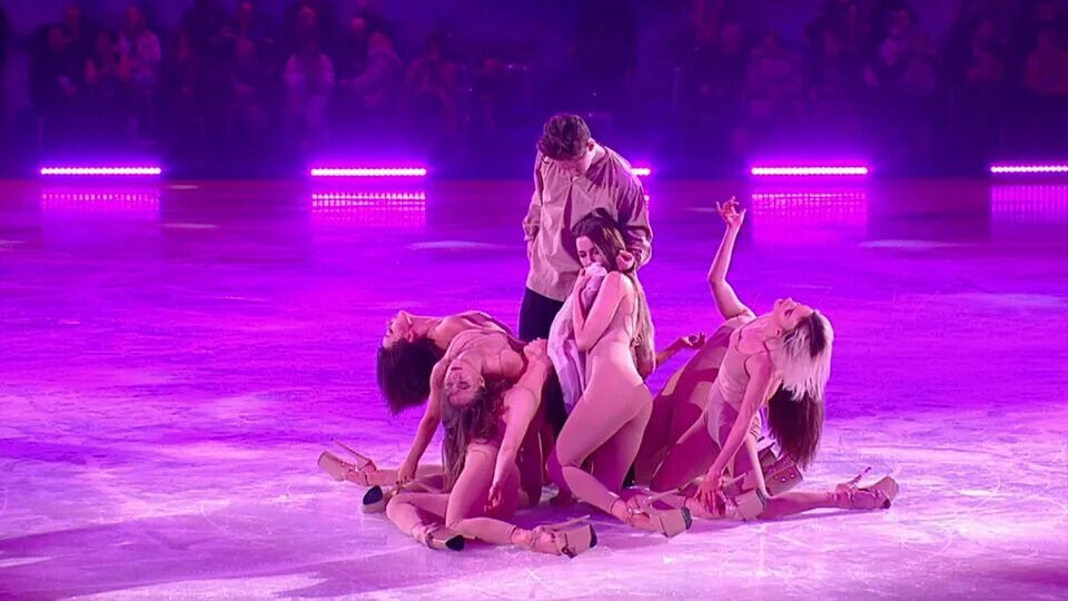 Камила валиева фигуристка. Шоу программы фигурное. Шоу программы фигурное. Фигурное катание алина загитова. Щербакова турнир шоу программ.