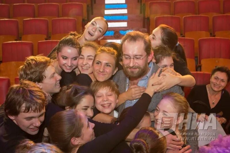 Студия хабенского преподаватели. Студия творческого развития оперение пермь. Студия константина хабенского новосибирск. Оперение хабенский. Благотворительный фонд константина хабенского.