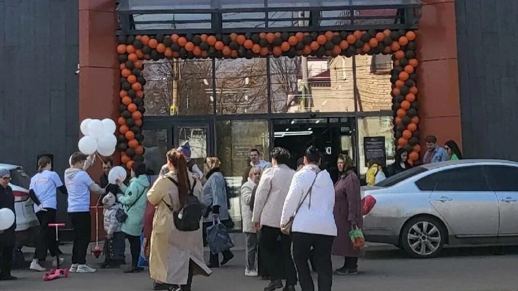 Тц космос брянск открытие. Дк гагарина брянск адрес. Космос брянск володарский. Тц космос брянск володарка. Тц космос открытие.