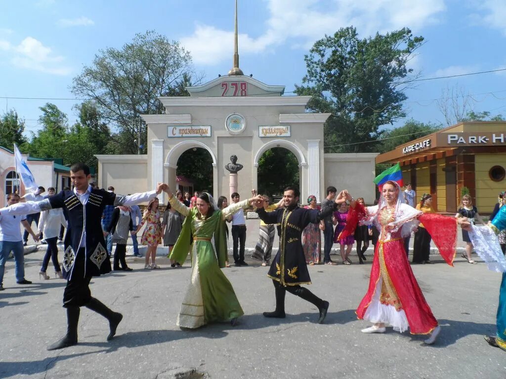 Покажи кизляр. Кизляр Дагестан. Кизляр город 2023. Музей имени Багратиона в Кизляре. Красивые места Кизляра Дагестана.