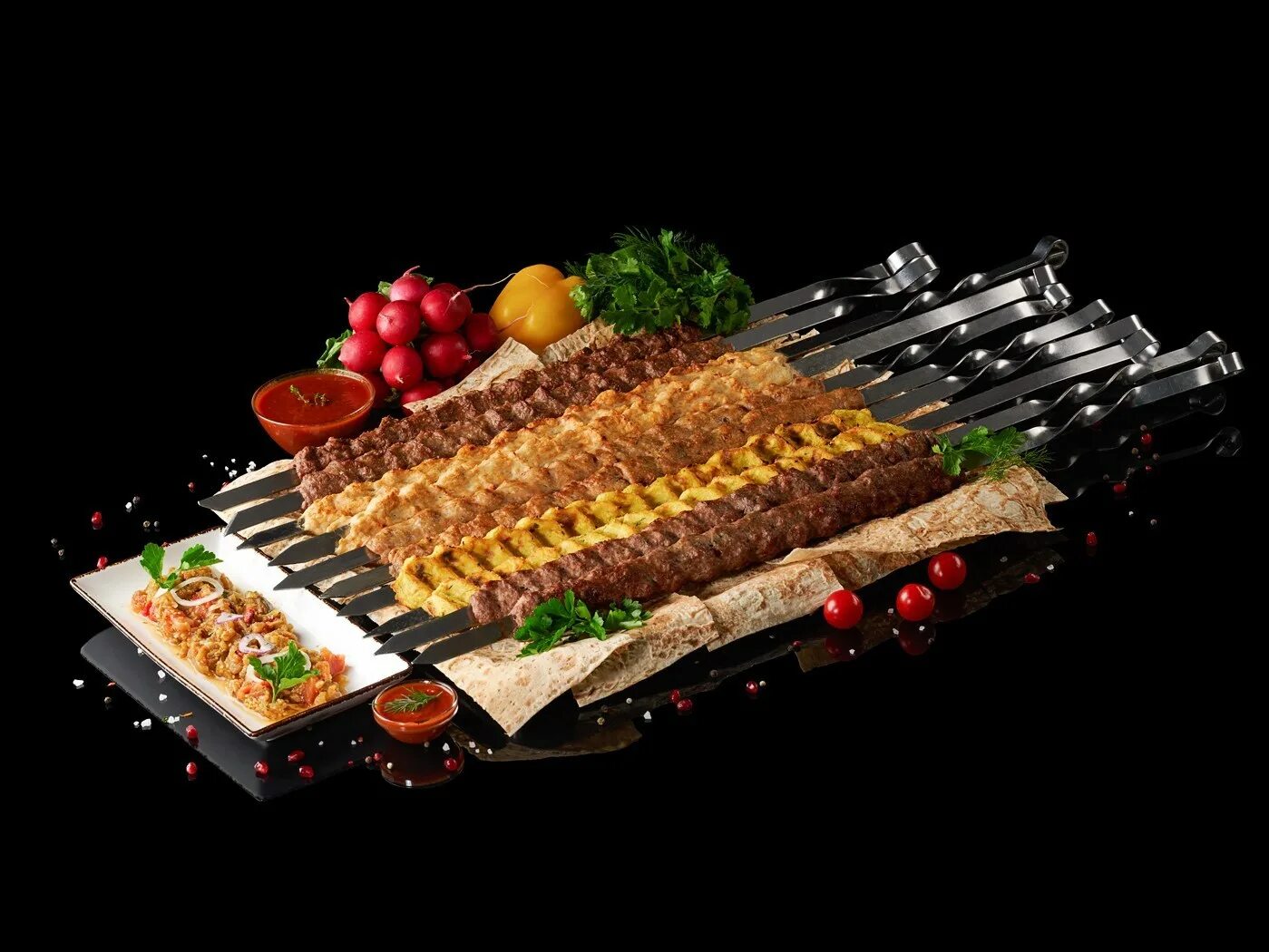 Шашлычный двор номер 1 кавказский бульвар. Шашлычный дворик питер. Шашлык свиной чалагач. Ресторан гриль дворик. Шашлык из баранины с курдюком.