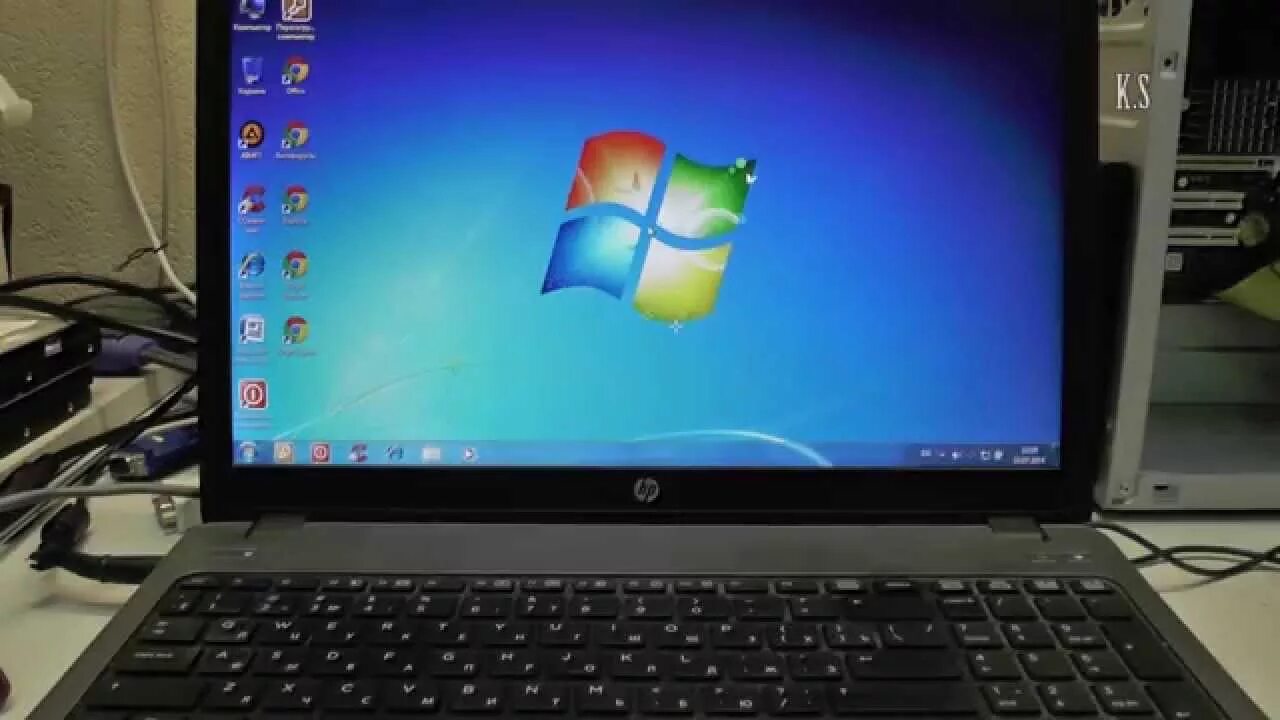 Ноутбук Windows 7. Изображение монитора ноутбука. Экран простого ноутбука