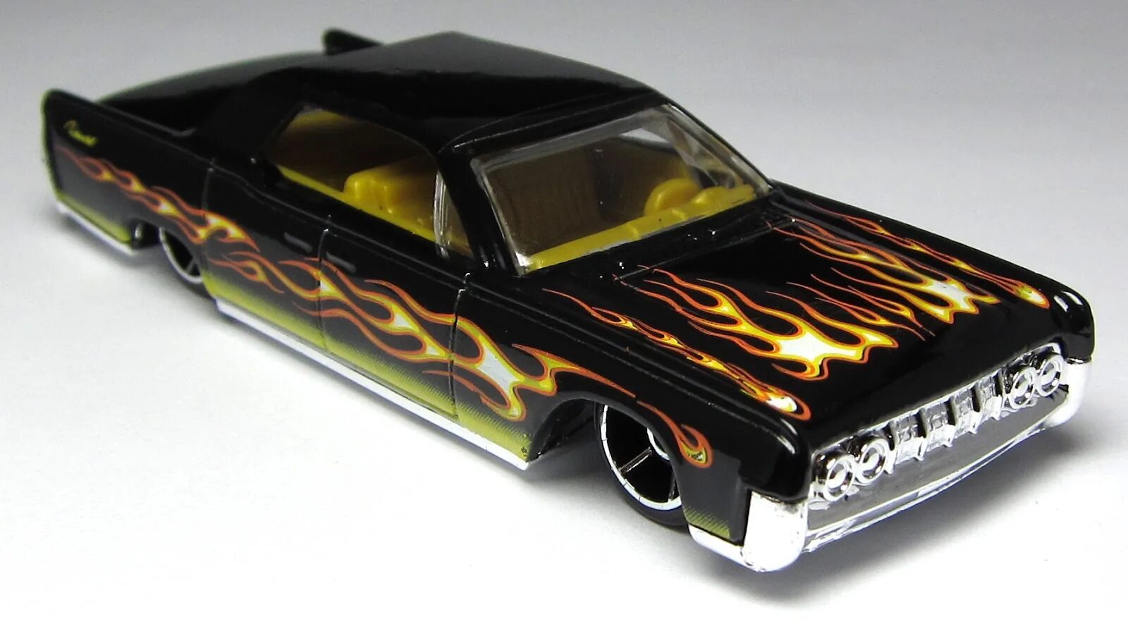 Hot wheels машинки играют. 64 Lincoln Continental hot Wheels. Хот Вилс лоурайдер. Машинка "хот Вилс" Аллигатор. Машинка hot Wheels l9923.