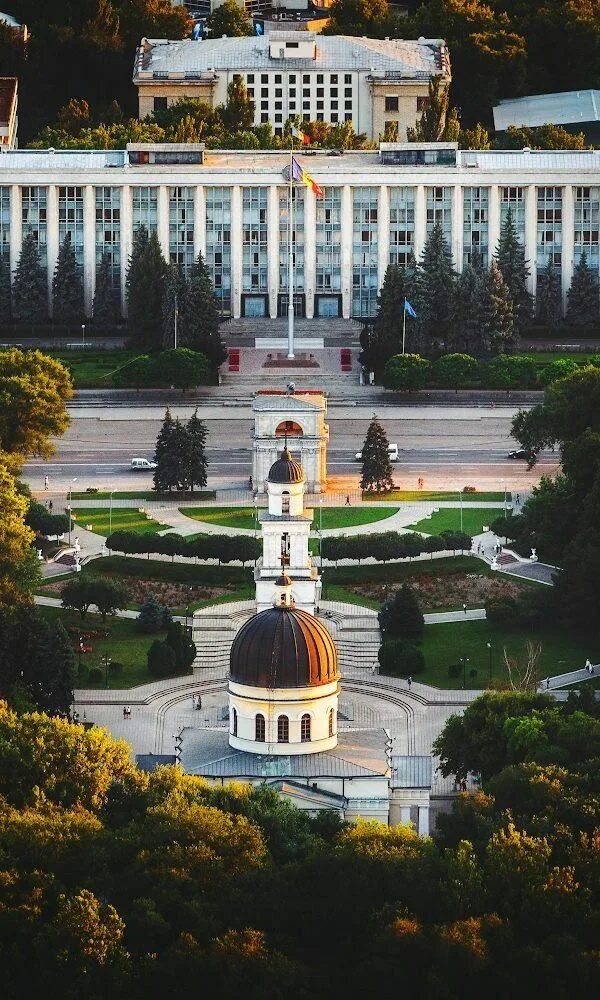 Молдова центр. Кишинев. Город в Молдове Чисинау. Молдавия столица. Молдавия Кишинев центр города.