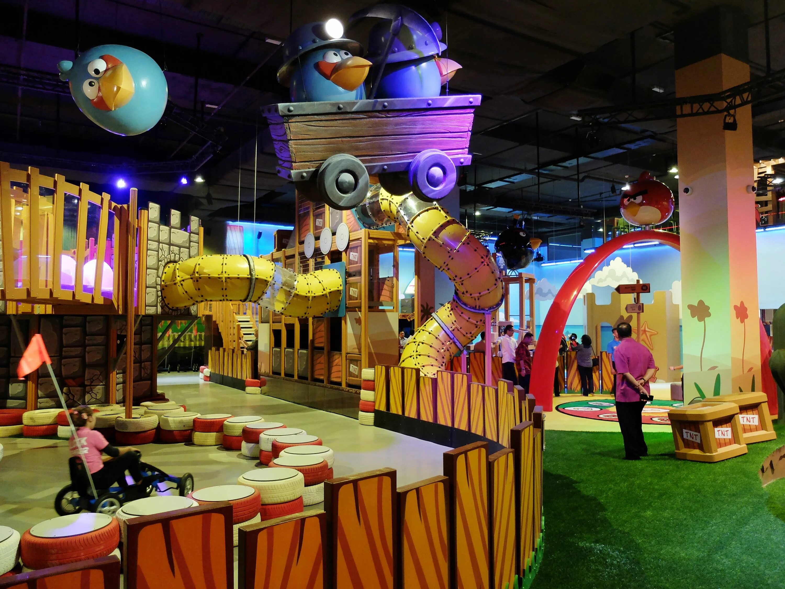 Парк развлечений Angry Birds activity Park в Санкт Петербурге. Активити парк Angry Birds в Санкт-Петербурге. Angry Birds Активити парк. Активити парк СПБ Европолис.