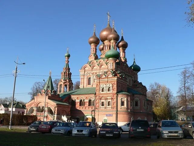 храм живоначальной троицы на воробьёвых горах. троицкий храм в поселке удельная. троицкая церковь в останкино. воробьевы горы церковь троицы живоначальной. живоначальная троица в останкино.