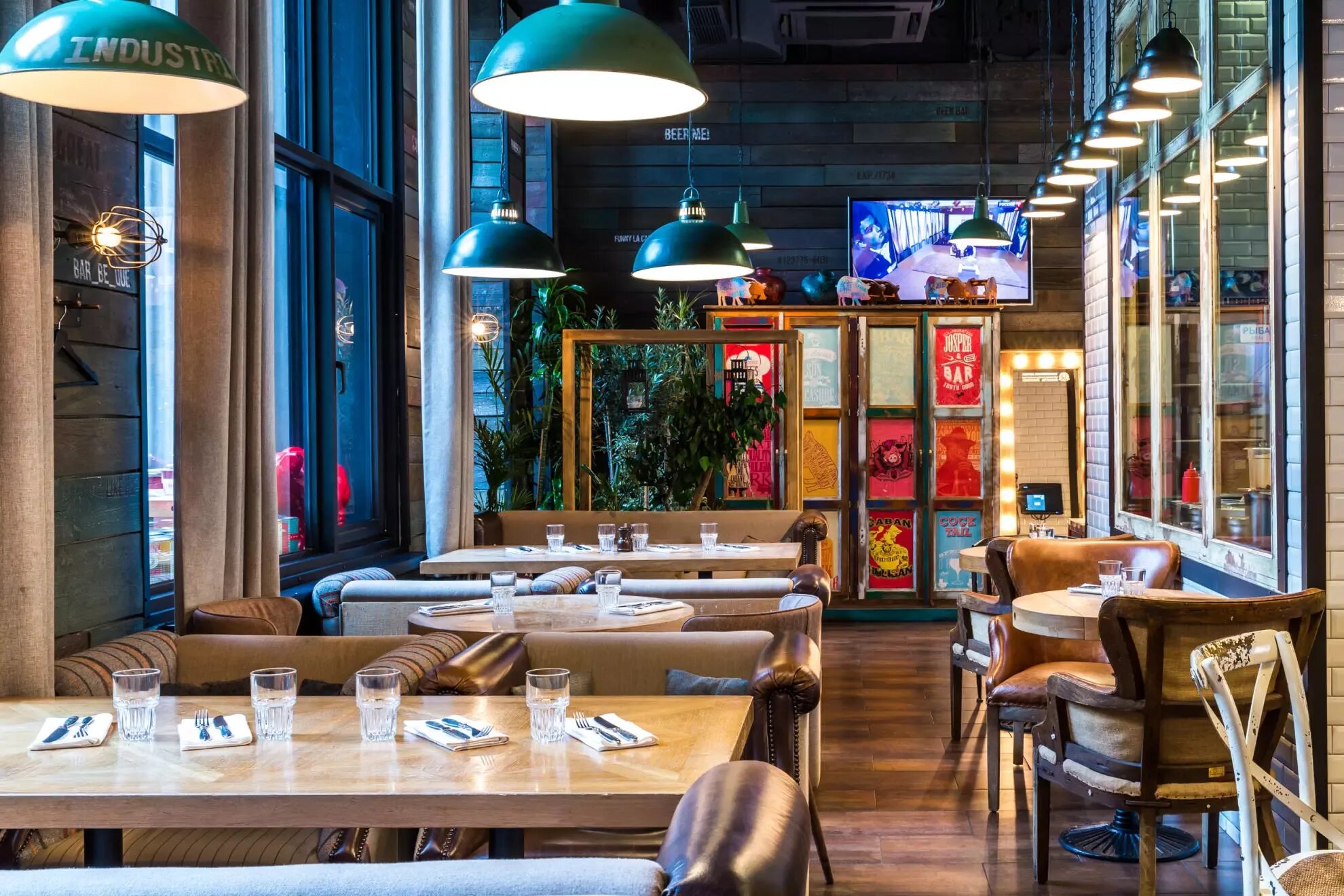 Иещё 18оживленные местаrose bar moscow, фани кабани и другое. Бар кабана москва. Фани кабани ресторан на пушкинской. Ресторан с кабаном в москве. Кафе фани кабани.