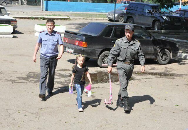 Дети сбежали из сада. Ребенок убежал из детского сада. Сбежал из садика. Полицейские ловят детей. Полиция поймала ребенка.