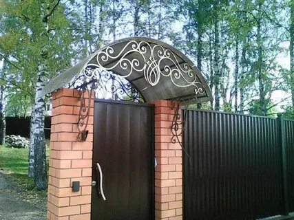 Над калиткой