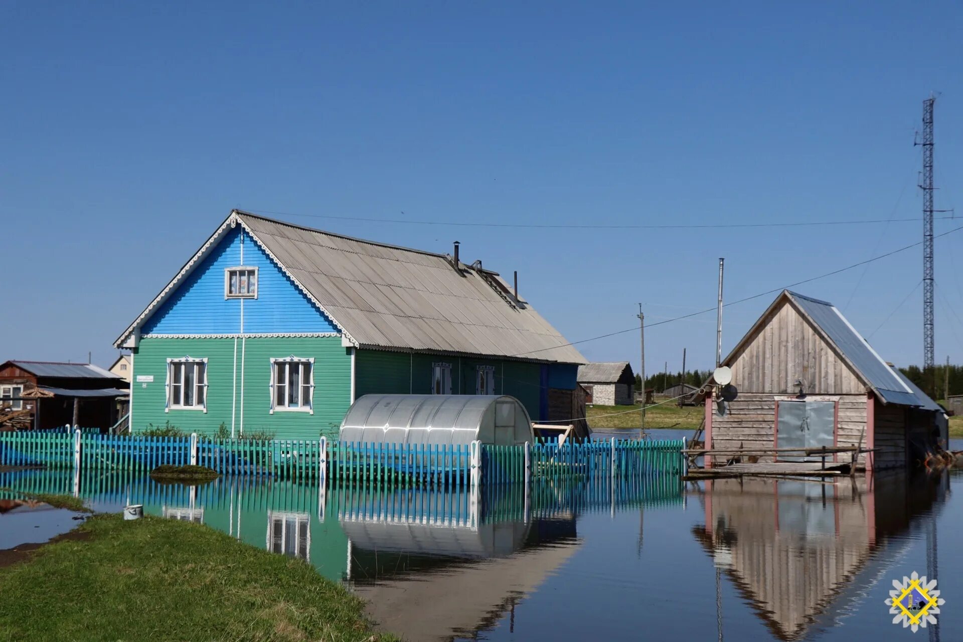 Уровень воды в реках коми на сегодня. Река Уса в Республике Коми. Интинский район Республика Коми. Уровень воды река Варзуга. Село Петрунь на карте Республики Коми.