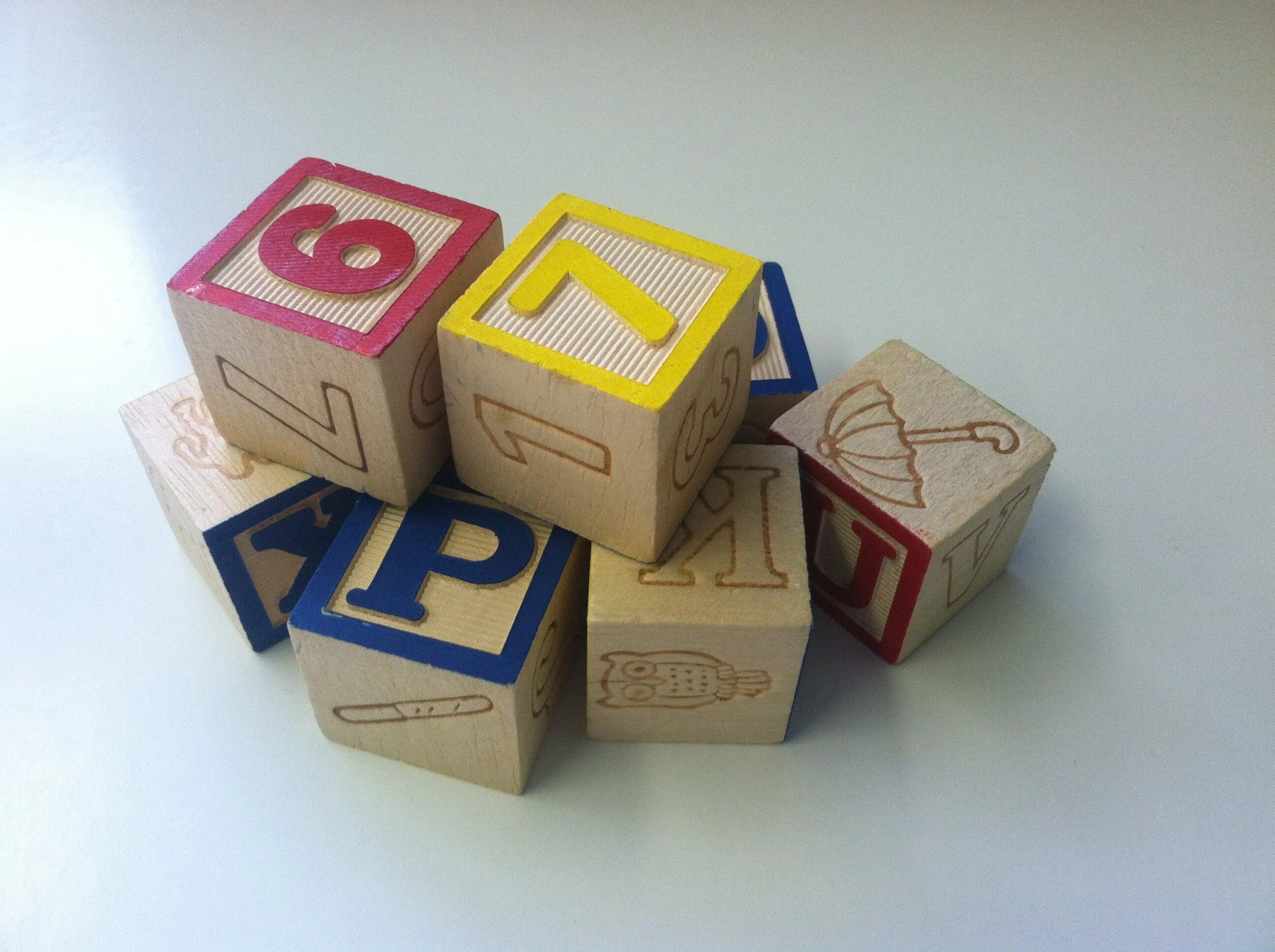 Кубики "игрушки". Игра кубики. Деревянные кубики разных цветов. Блочные кубики. Игра кубики слова