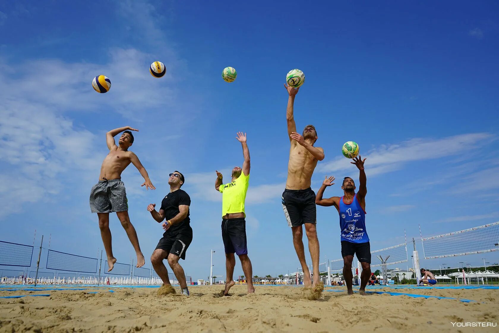 Игроки пляжного волейбола. Пляжный волейбол. Волейбол на пляже. Летний спорт. Пляжный волейбол спорт.