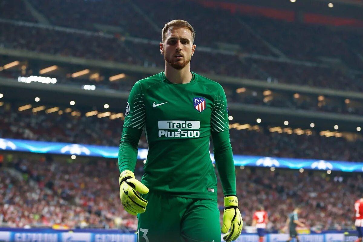 Облак атлетико мадрид. Oblak вратарь. Облак футболист вратарь. Облак футболист вратарь. Oblak вратарь.