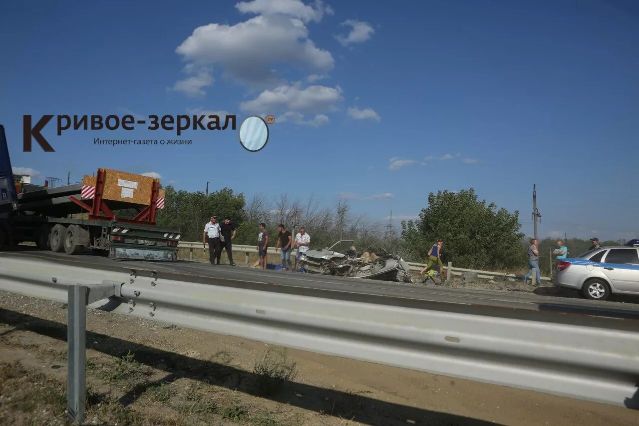 Саратов волгоград сегодня. Авария Сызрань Саратов Волгоград. Трасса Сызрань-Саратов-Волгоград. Авария Сызрань Саратов. Авария на трассе Сызрань Саратов.