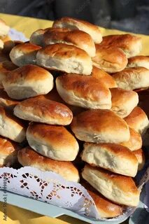 Пирожки на подносе