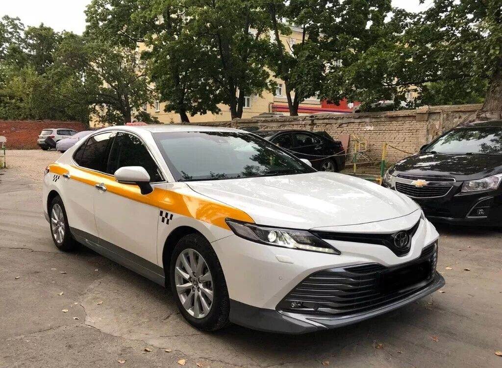 Обклейка машин такси. Toyota Camry Taxi. Тойота Камри 70 такси. Желтая Камри 70. Камри 3.5 желтая.