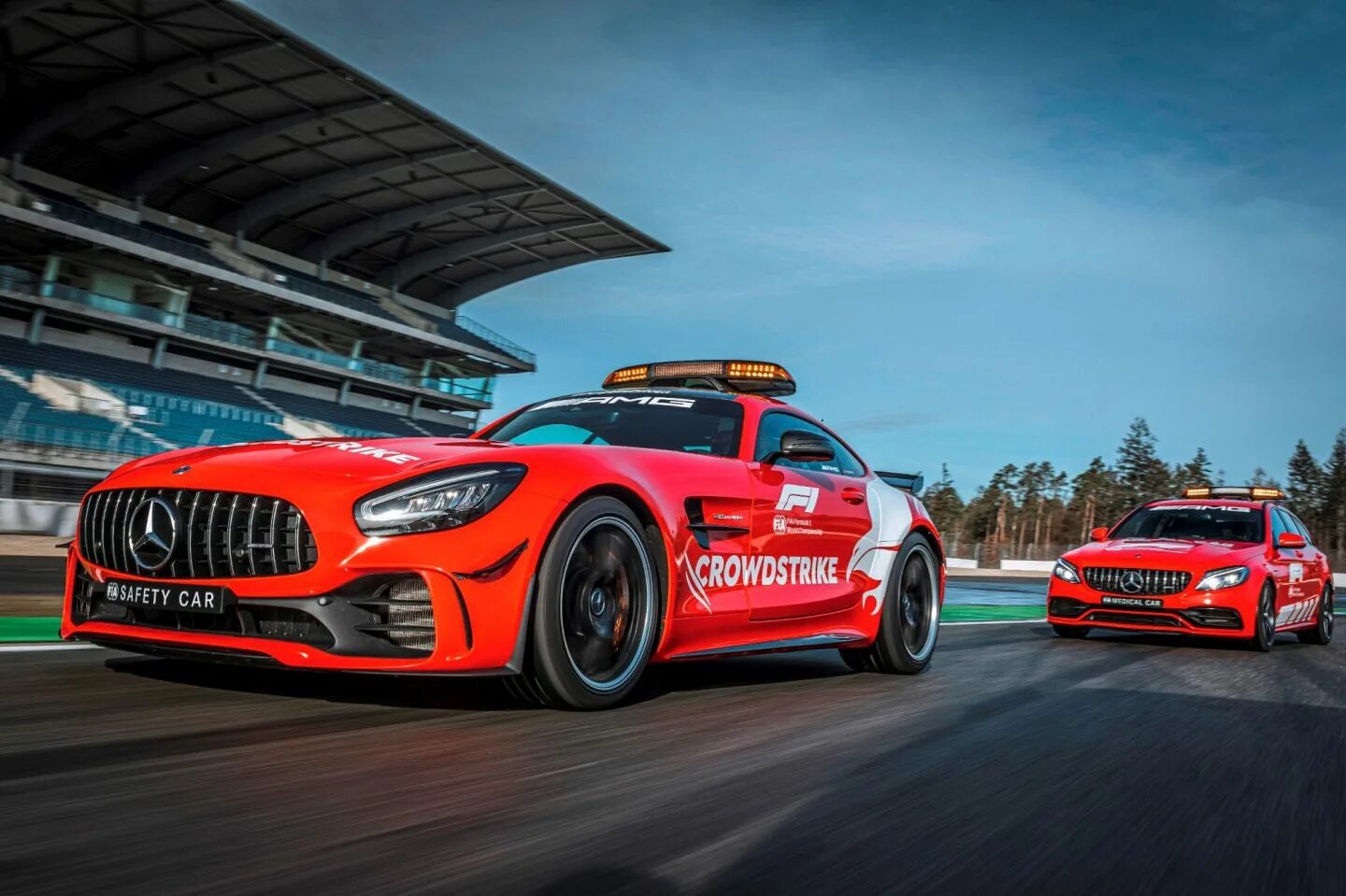 Mercedes benz amg gt f1. Mercedes safety car 2022. Пейс кар формула-1 2020. Safety car f1. Safety car ferrari.