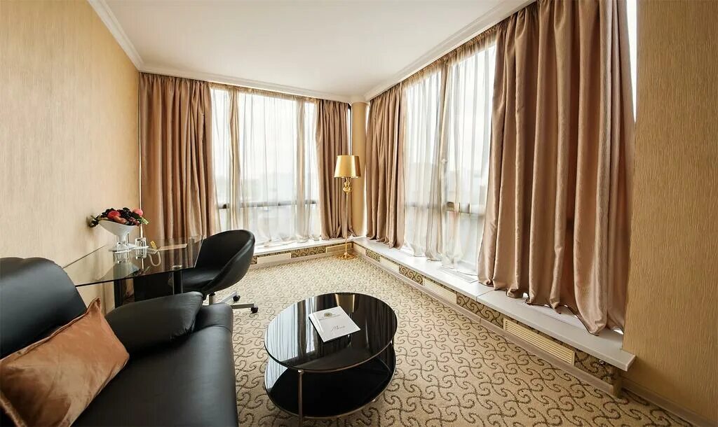 Village park hotel spa 4. Отель внуково картмазово. Отель внуково картмазово. Внуково вилладж парк отель. Гостевой дом внуково виладж.