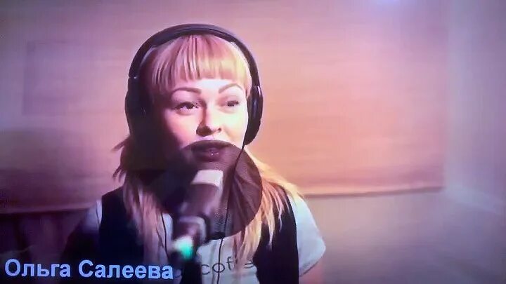 Ночь песня в исполнении девушки. Люся алексеенко певица. Ольга салеева ах ночь голубая. Гитаре ютуба длинные волосы. Песня ой девчонки ханна.