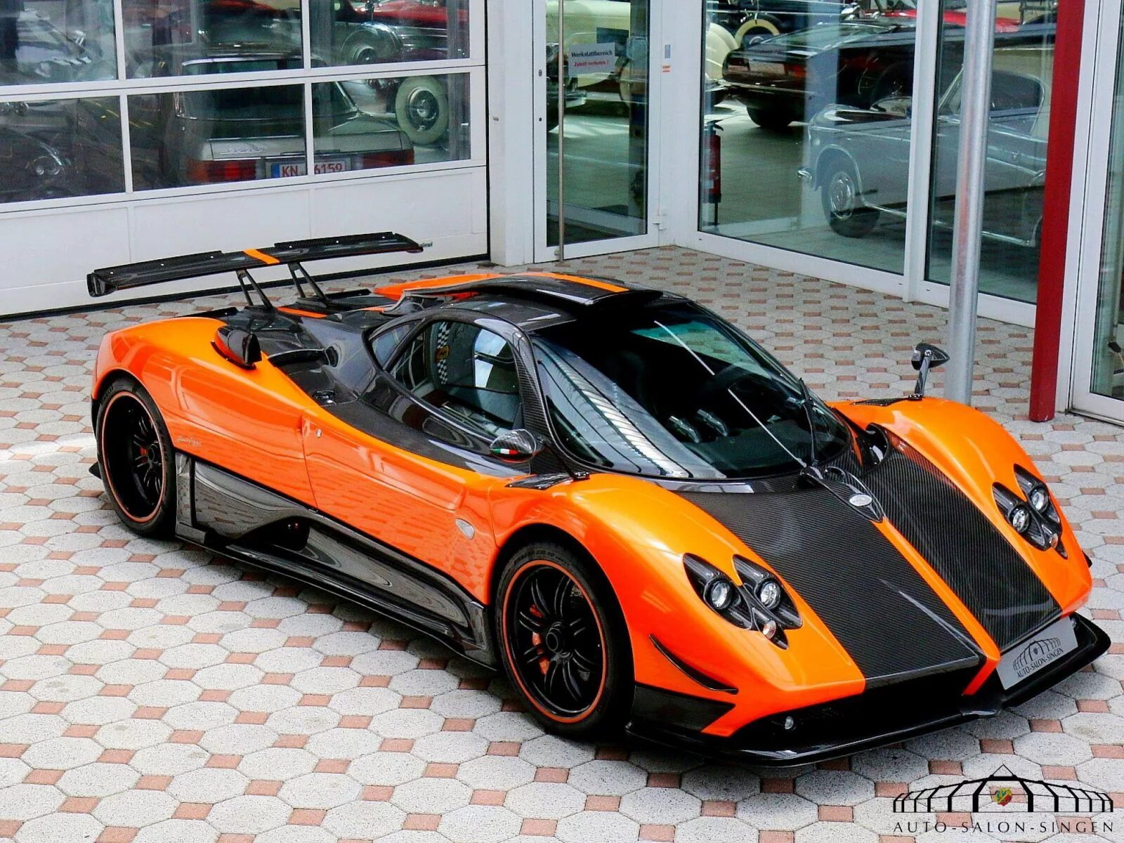 Паганини машина. Машина Pagani Zonda r. Pagani Huayra оранжевая. Pagani Zonda Roadster. Пагани зонда Чинкве.