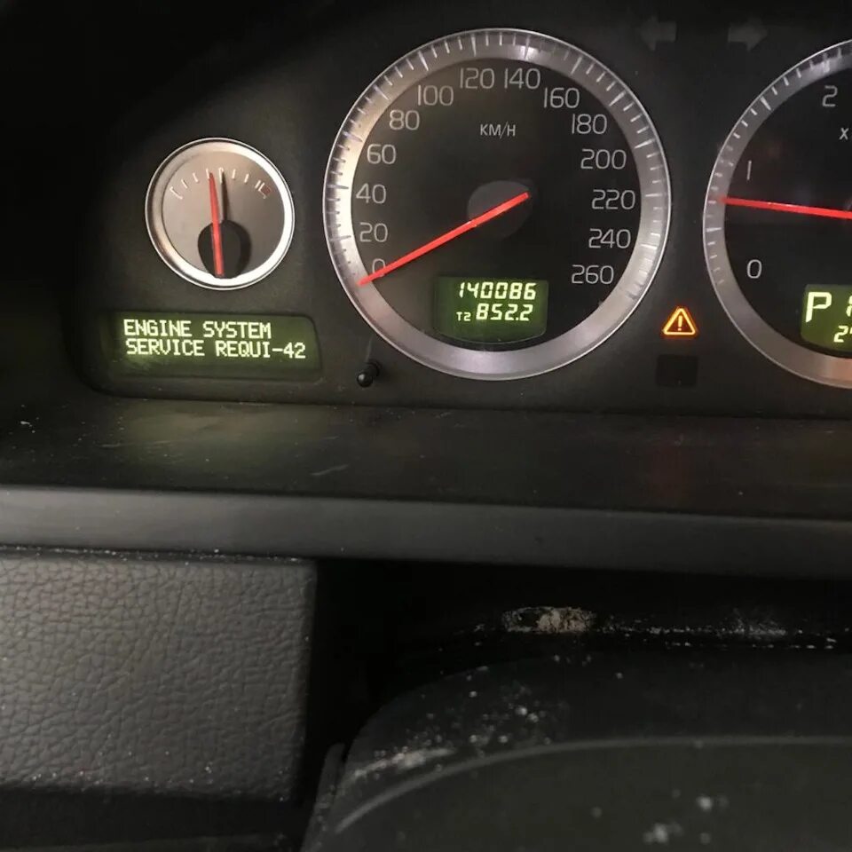 Ошибка 90. Volvo xc90 service requi 42. вольво s60 engine system service requi-42. engine system service requi 42 volvo. ошибка 42 вольво s60.