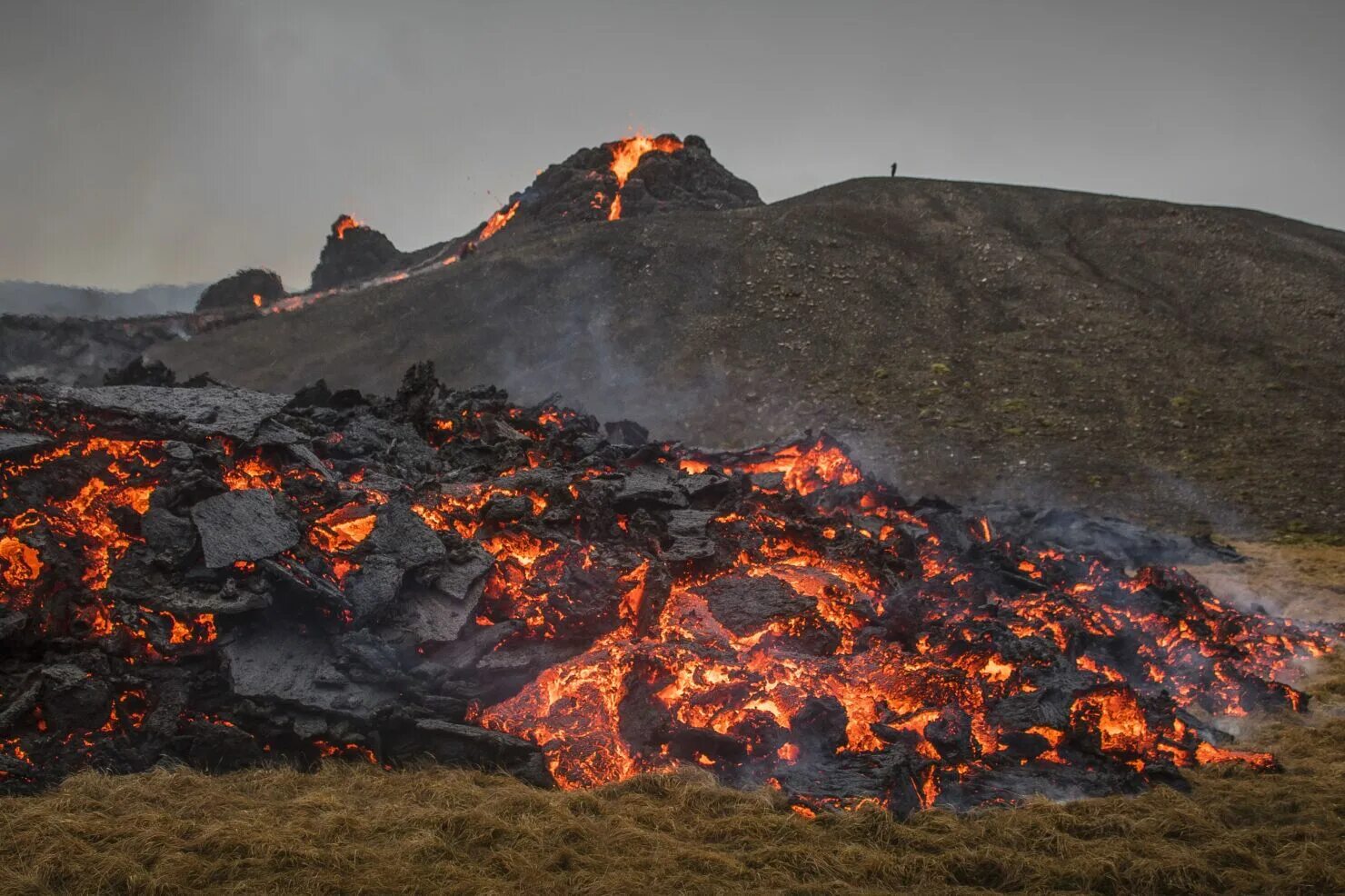 Вулкан в исландии последние новости. Вулкан в исландии 2025. fagradalsfjall volcanic eruption. кейлир вулкан исландия. вулкан тингуиририка.