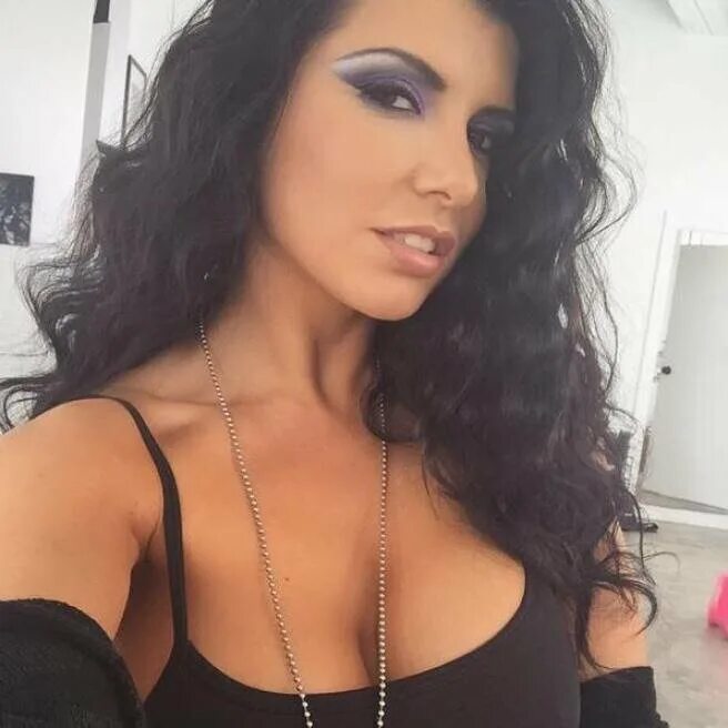 Romi rain new. Роми Рейн selfie. Роми Рейн селфи.