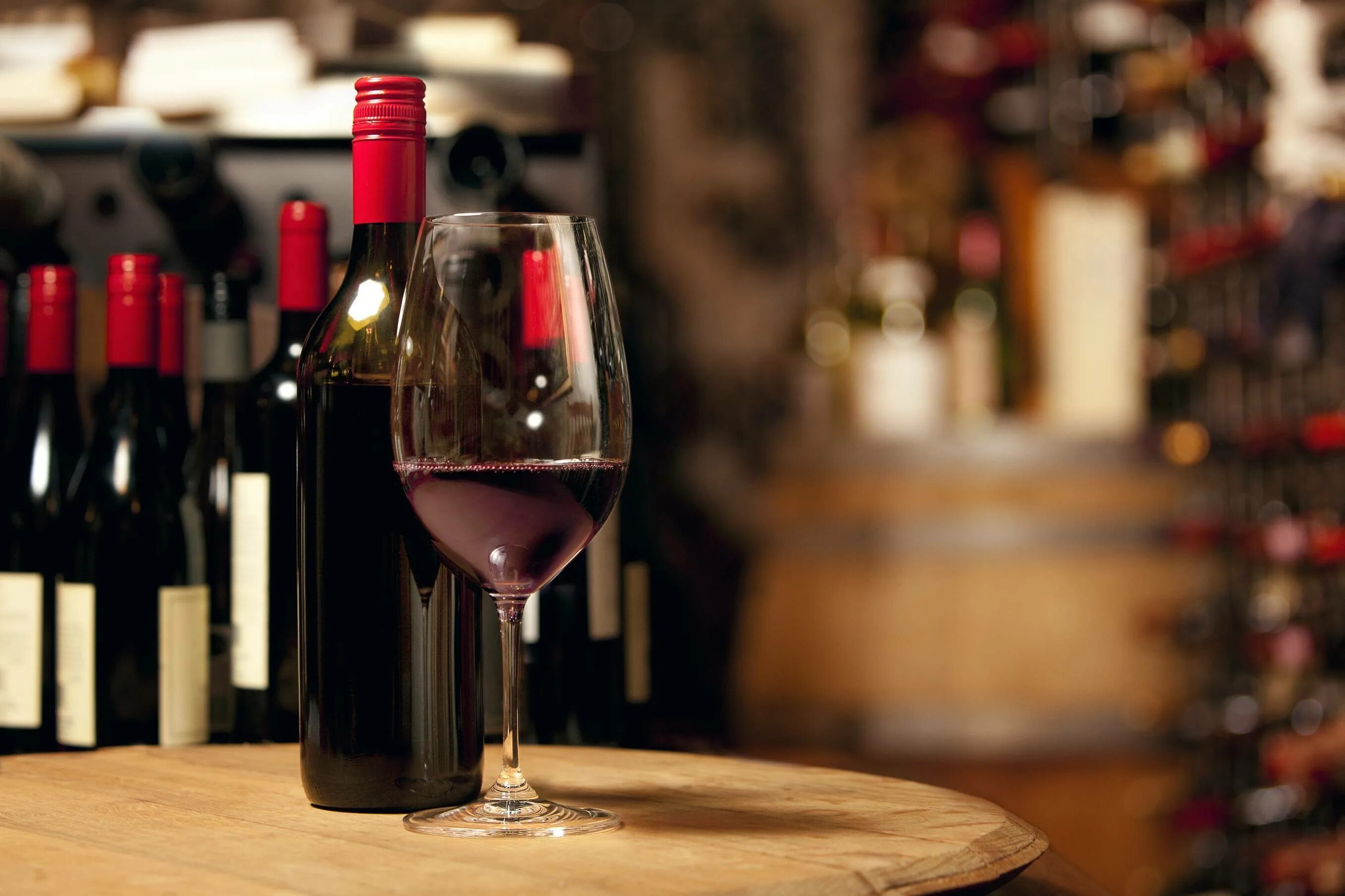 Вино красивые фото. Итальянское вино. Дегустация вин. Дегустация красного вина. Винная дегустация.
