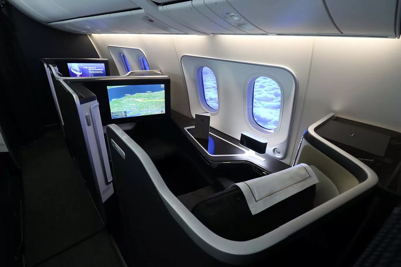 First class 0. Боинг 787-9. 787-9 Dreamliner. Боинг 787-9 Дримлайнер бизнес класс. Boeing 787 Dreamliner 1 класс.