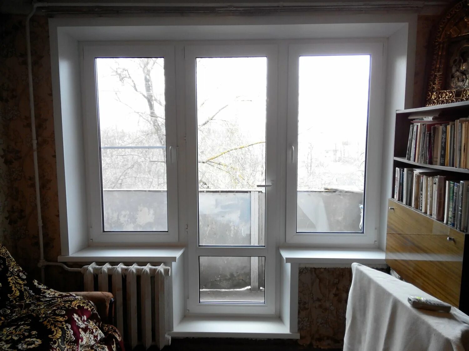 окно хрущевки снаружи. пластиковые окна в панельный дом. пластиковые окна в квартире. пластиковые окна в панельный дом. пластиковые окна в хрущевке.