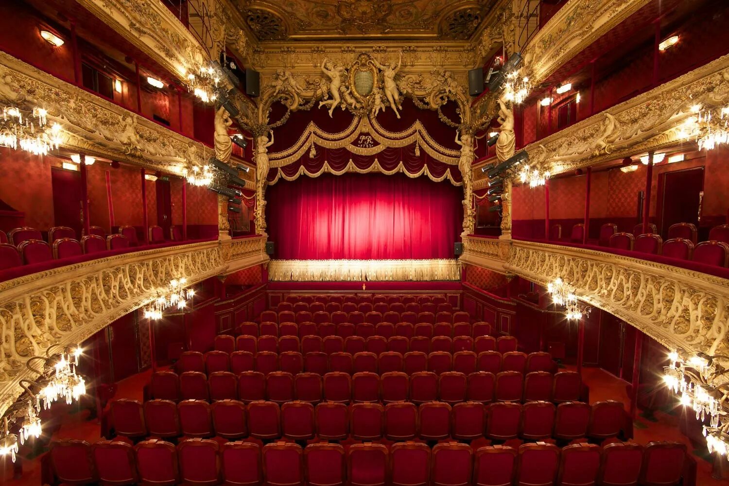 Le theatre. Les Celestins театр. Les Celestins театр внутри. Театр Шатле внутри. Театр в Лионе.