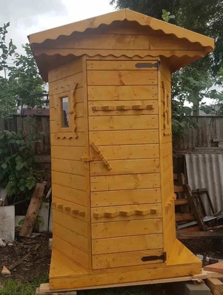 Уличный туалет своими руками из дерева. Туалет для дачи. Садовый туалет деревянный. Туалет деревянный для дачи. Туалет уличный деревянный.