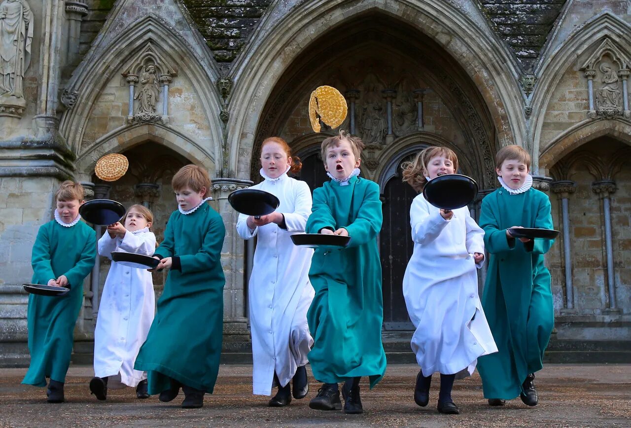 Shrove tuesday. Блинный день в Великобритании. День блинов в Британии. Масленица в Англии традиции и обычаи. Жирный вторник в Англии.