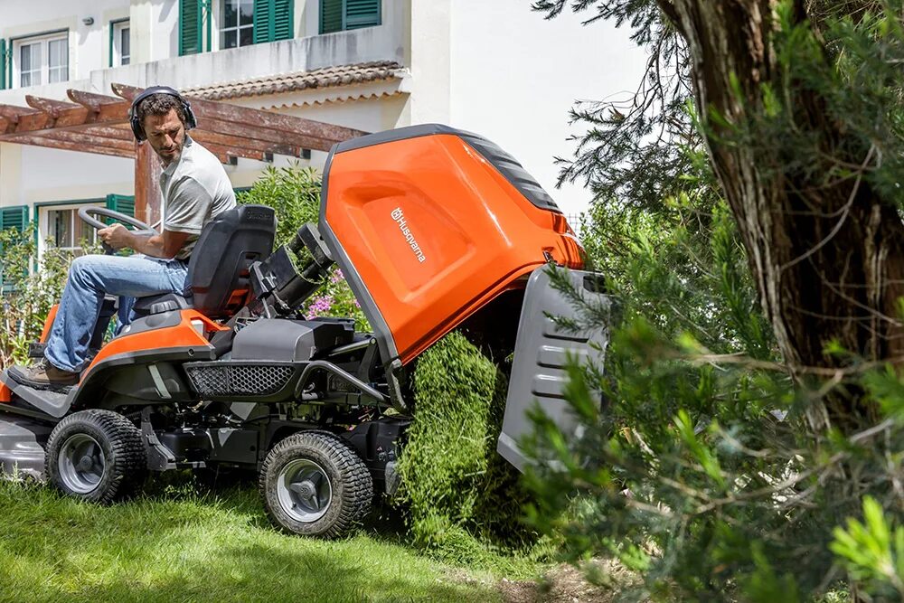 Газонокосилки без травосборника. Райдер Husqvarna RC 318t с травосборником. Райдер Husqvarna rc320ts AWD. Husqvarna RC 320ts AWD. Райдер садовый Husqvarna 320 AWD.