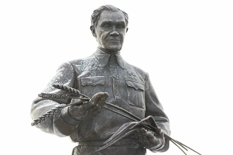 Памятник курган балакшин. Памятник михаилу шумилову в кургане. Памятник захарову в кургане. Памятник а. Памятник балакшину в кургане.