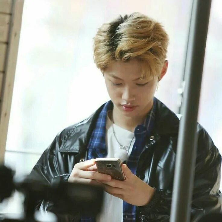 Телефоны stray kids. Stray kids обои на телефон. Группа stray kids. Телефоны stray kids. Сынмин stray kids 2022.