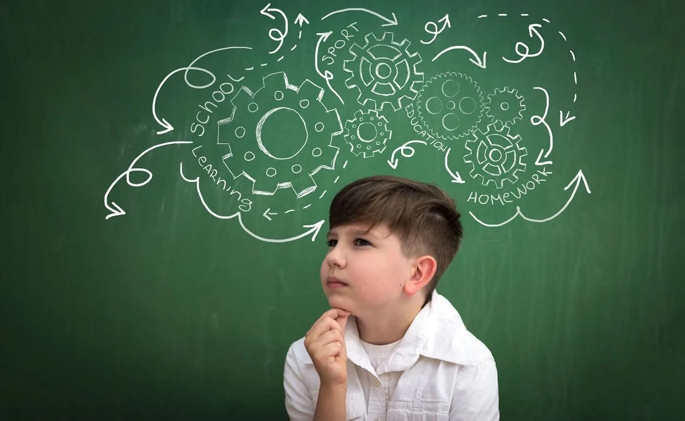 Влияние интеллектуального развития. Ребенок думает. Мышление детей. Логическое мышление. Ученик думает.