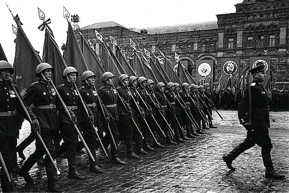 9 мая 18. Первый парад Победы 24 июня 1945 года. Парад Победы 1945 года на красной площади в Москве. Парад на красной площади 24 июня 1945.