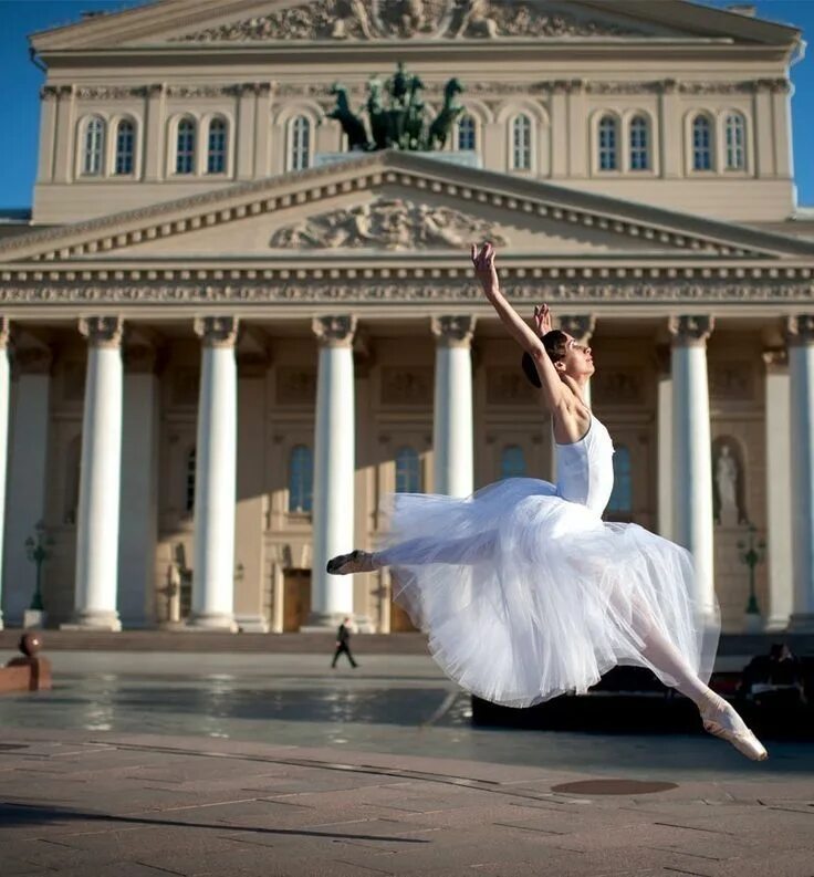 Большой театр Москва балет. Балет большой театр в Питере. Балерина. Балерина фотосессия.
