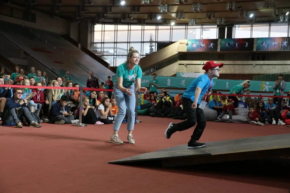 Настоящий спорт. Всемирные игры ветеранов спорта парад. Победитель игры. Настоящий спортивный атлетпод дождём. Ребенок победитель игрового турнира ps5.