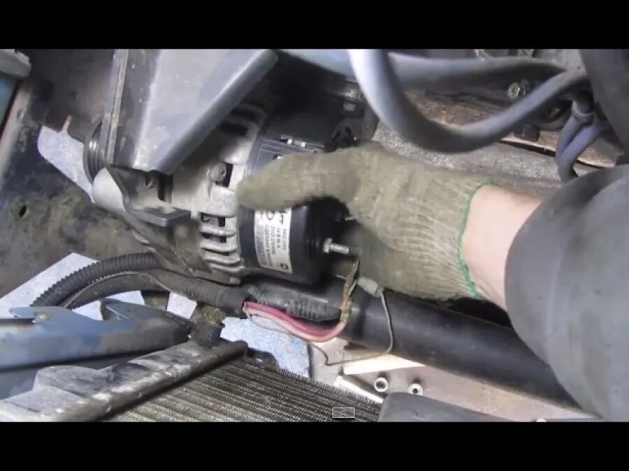 Генератор ваз 2115 крепление снизу. Генератор ваз 2115. Генератора штекер 2115. Как поменять генератор на ваз 2115. Фишка на генератор ваз 2115.