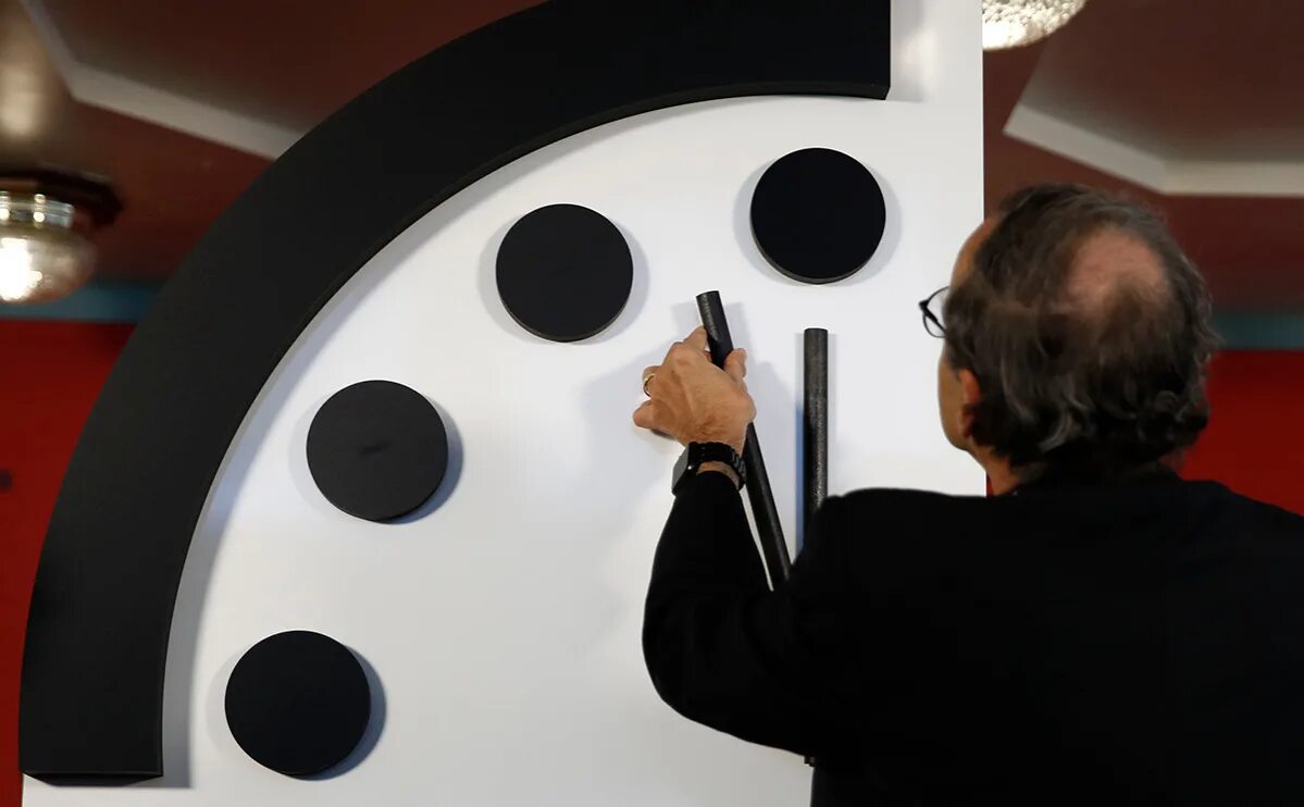 Часы судного времени. Часы Судного дня 100 секунд. Проект ,,часы Судного дня,,. Часы Судного дня сейчас. Часы апокалипсиса.