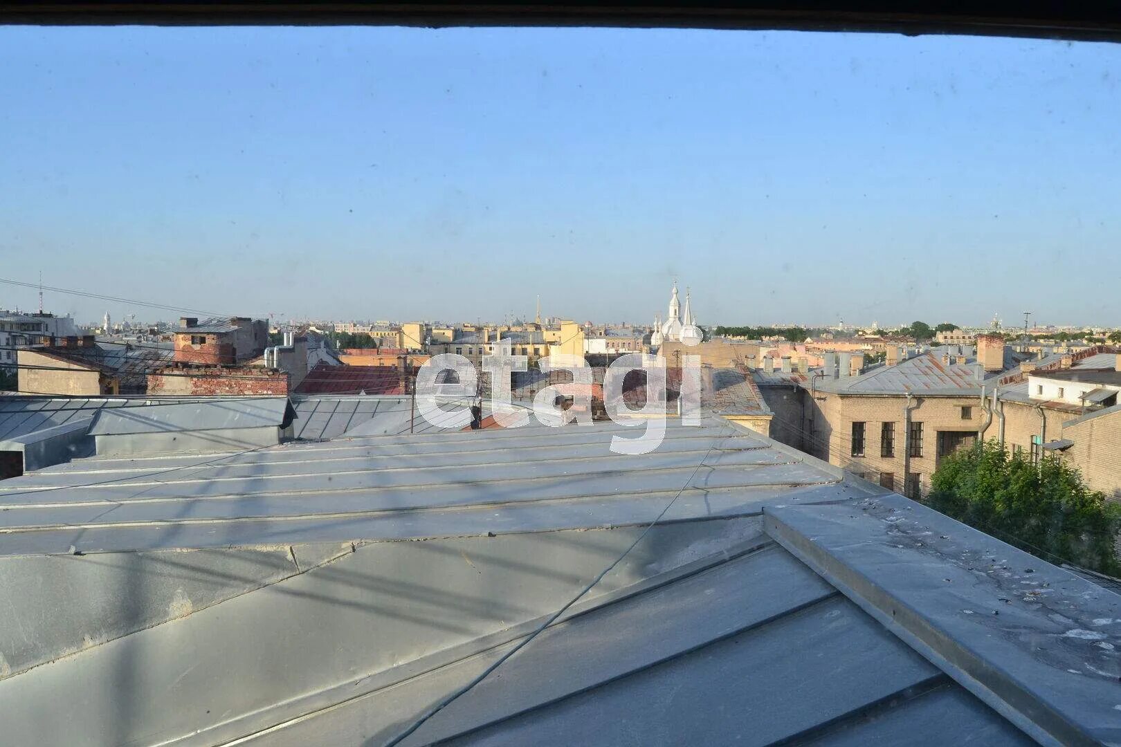 надежная крыша. где в москве есть выход на крышу. город с крыши. будка на кровле. на крыше.